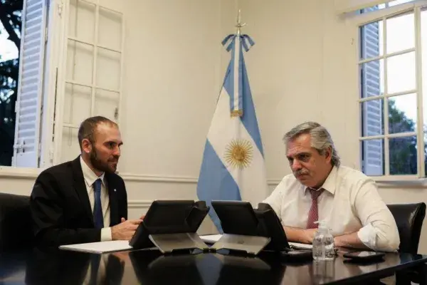 El presidente Alberto Fernández y el ministro de Economía, Martín Guzmán, preparan nuevas medidas.