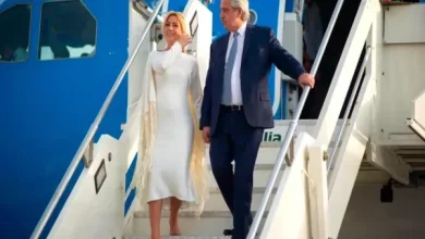 Alberto Fernández y Fabiola Yañez en el arribo a Roma.