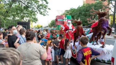 Papá Noel cierra la semana navideña recorriendo distintos barrios.