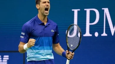 Djokovic ganó el juicio y le devolvieron el pasaporte, aunque aún podrían decidir su deportación