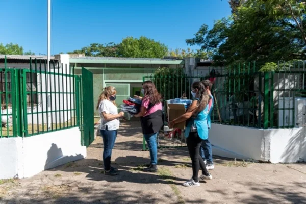 La Municipalidad comenzó la entrega de útiles escolares de la campaña “Mochila Solidaria”