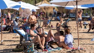 Los nicoleños siguen disfrutando del verano en la playa “El Arenal”