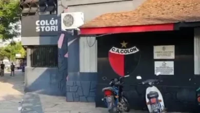 Atacaron a balazos la sede de Colón y pintaron amenazas en la vereda