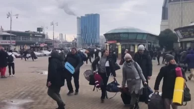 Parten a Ucrania cascos blancos, que brindarán asistencia humanitaria para garantizar la salida de argentinos.