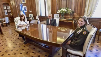 Cristina con la comandante del Comando Sur de EEUU, Laura Richardson, y el embajador de ese país, Marc Stanley.