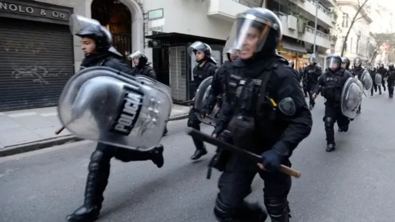 La Mesa Nacional de JxC apuntó contra los manifestantes por "la violencia ejercida"