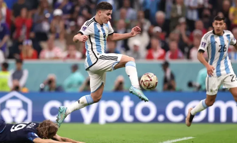 Argentina le ganó 3-0 a Croacia con doblete de Julian Alvarez y es finalista de la Copa del Mundo