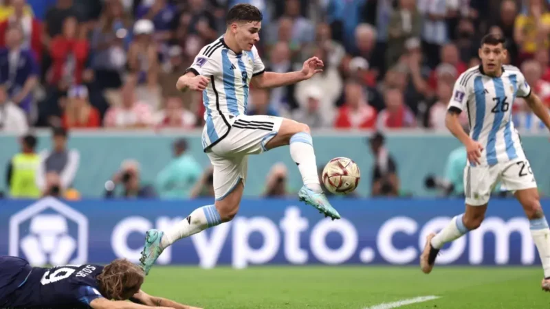 Argentina le ganó 3-0 a Croacia con doblete de Julian Alvarez y es finalista de la Copa del Mundo