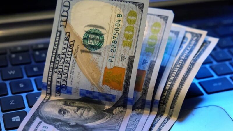 El dólar blue siguió en baja y cerró en $312