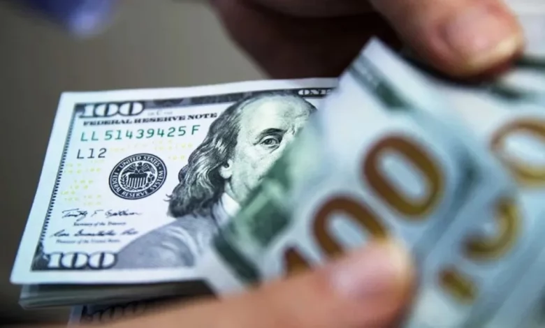 El dólar blue sigue con tendencia alcista en el cierre de la semana.