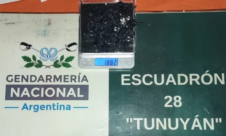 Detuvieron ayer a una pasajera que viajaba en un micro con cocaína