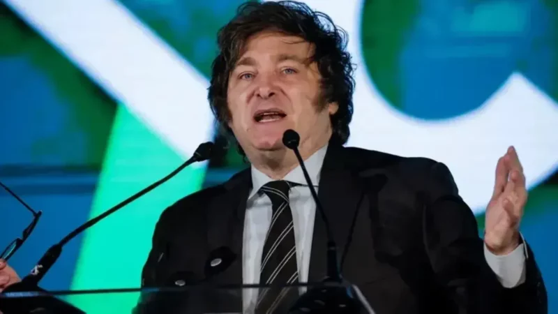 Javier Milei promete dolarización y banca offshore en encuentro con la Sociedad Rural Argentina