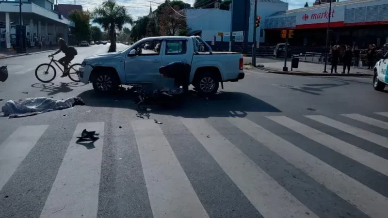 Persecución policial en San Nicolás termina en tragedia: motociclista fallece en impactante accidente