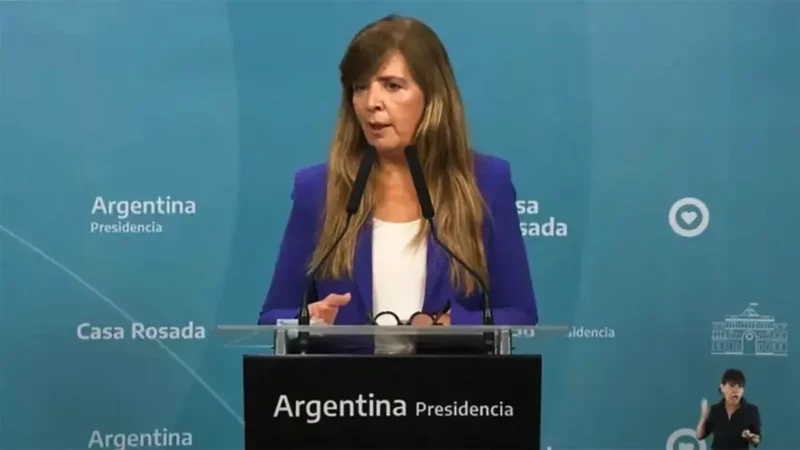 En una rueda de prensa, la portavoz expresó que la responsabilidad de la seguridad en la Ciudad de Buenos Aires recae en Horacio Rodríguez Larreta, mientras que en la provincia es de Axel Kicillof y en Santa Fe es de Omar Perotti.