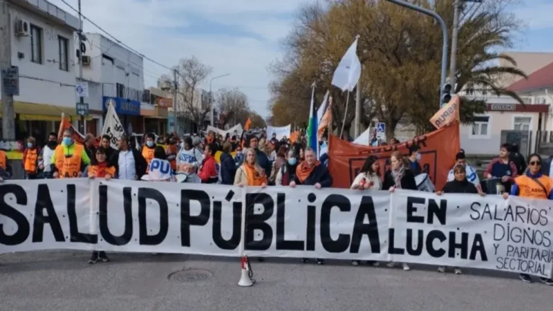 Médicos de todo el país continúan con paros y movilizaciones por salarios y condiciones laborales, liderados por Fesprosa