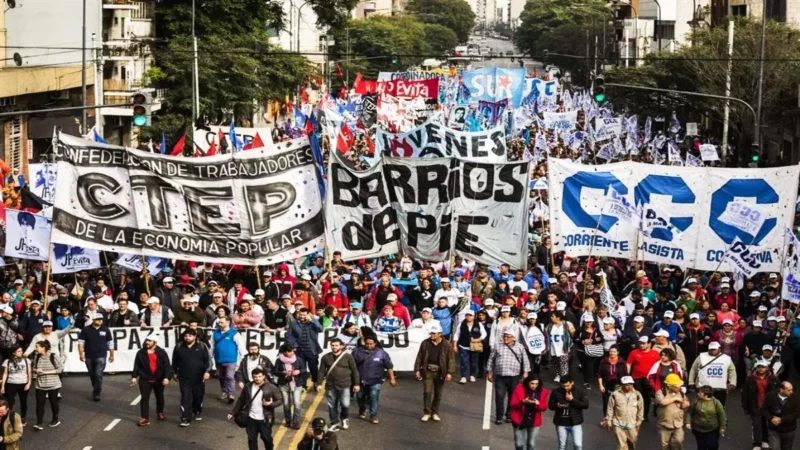 Nueva jornada de protestas: organizaciones sociales exigen medidas contra la inflación y el hambre en Argentina