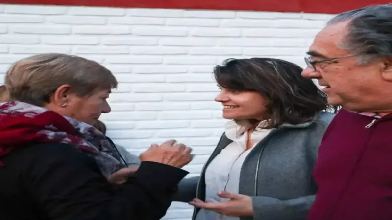 Cecilia Giammaria, precandidata a Intendente por Juntos por el Cambio, inaugura su sede política en Ramallo, promoviendo el desarrollo y la mejora de la ciudad. Conoce sus propuestas para el progreso de Ramallo