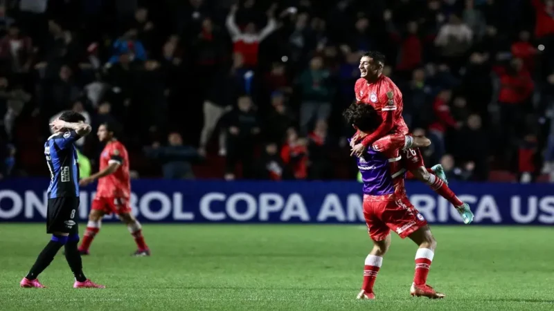 Argentinos Juniors vence a Liverpool por 2-1, avanza a octavos de final en la Copa Libertadores y consolida su camino en el torneo