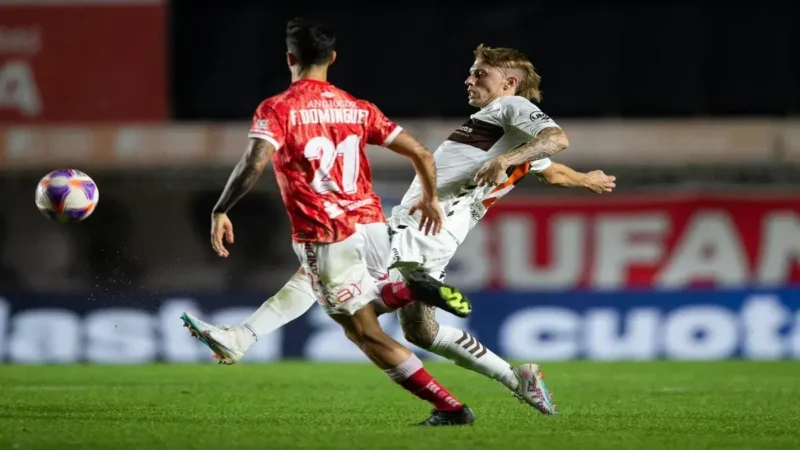 Argentinos Juniors vence a Platense por 1-0 en un emocionante partido, poniendo fin a una sequía de 24 años sin ganar el clásico