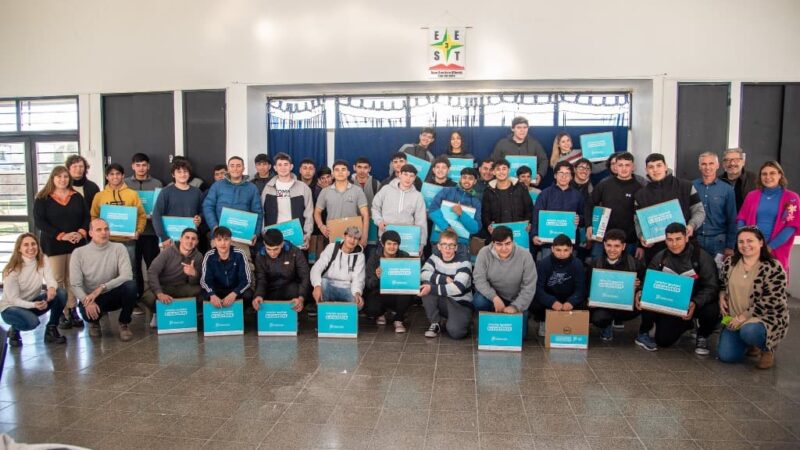 entrega de netbooks en Escuela Técnica Nº 3 de San Nicolás