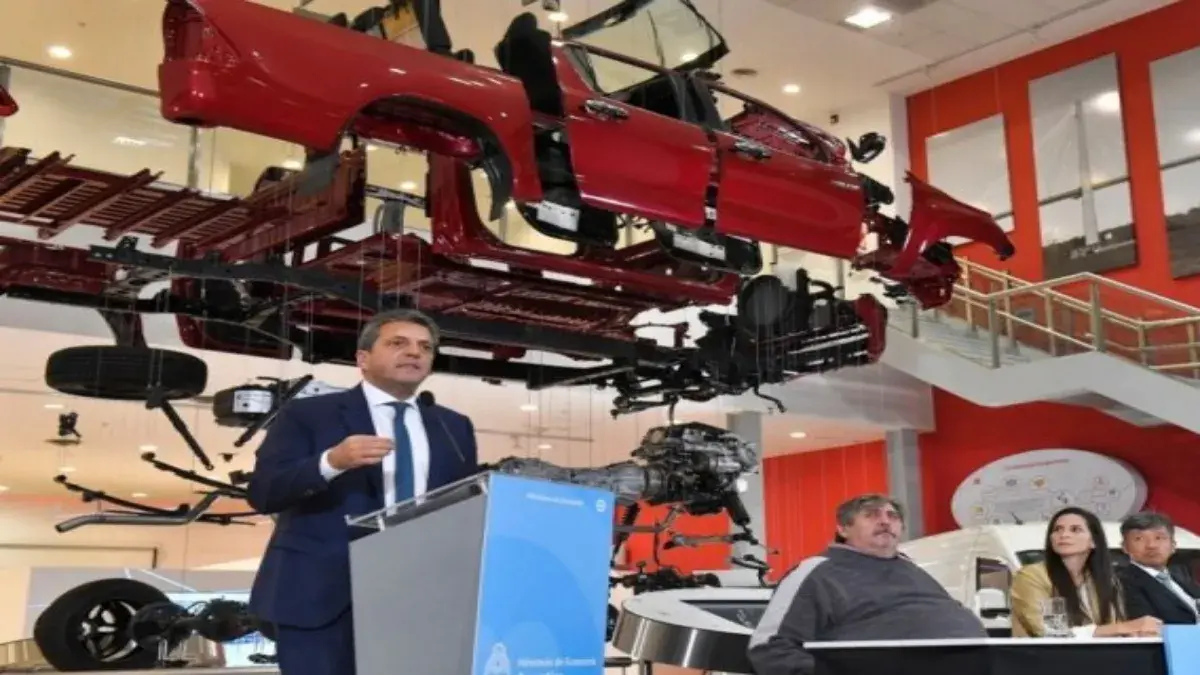 "El ministro de Economía destaca la visión de Sergio Massa en la generación de empleo a través de la exportación laboral