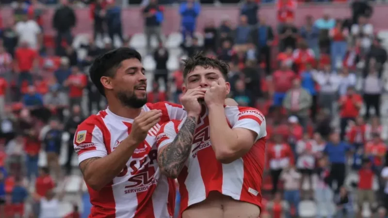 Unión de Santa Fe suma su tercer triunfo seguido al derrotar a Gimnasia y Esgrima La Plata. Impacto en la lucha por la permanencia y el entorno deportivo.