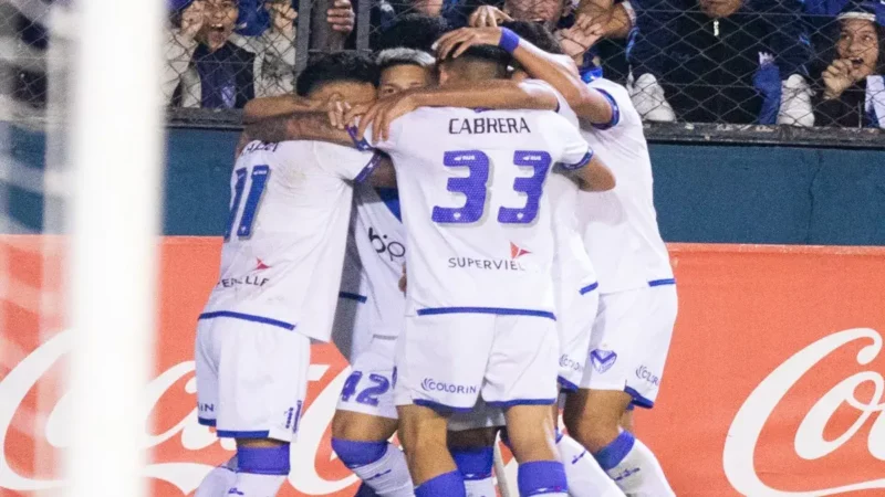 Vélez golea 5-1 a Deportivo Español en la Copa Argentina 2023, destacando la vuelta triunfal del equipo tras tres meses sin victorias.