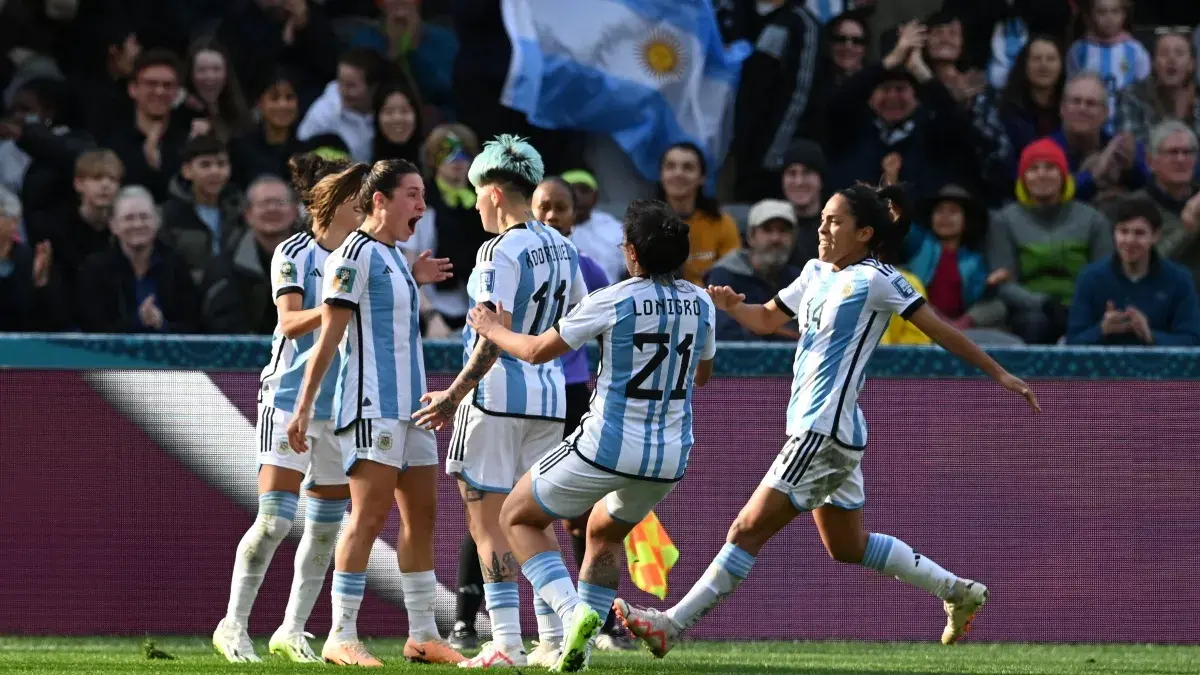 Argentina empato con Sudáfrica, 2 a 2 en un partido lleno de goles y  emociones