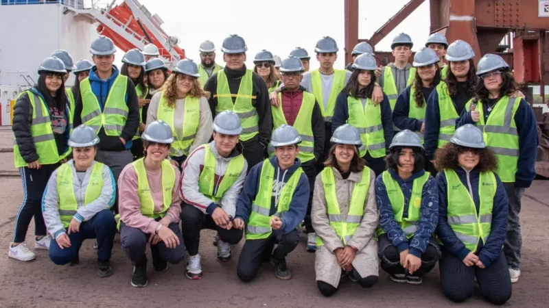 Estudiantes visitan el Puerto de San Nicolás