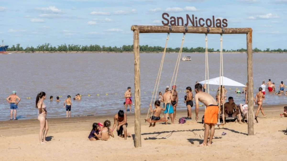 San Nicolás se queda sin temporada de playas