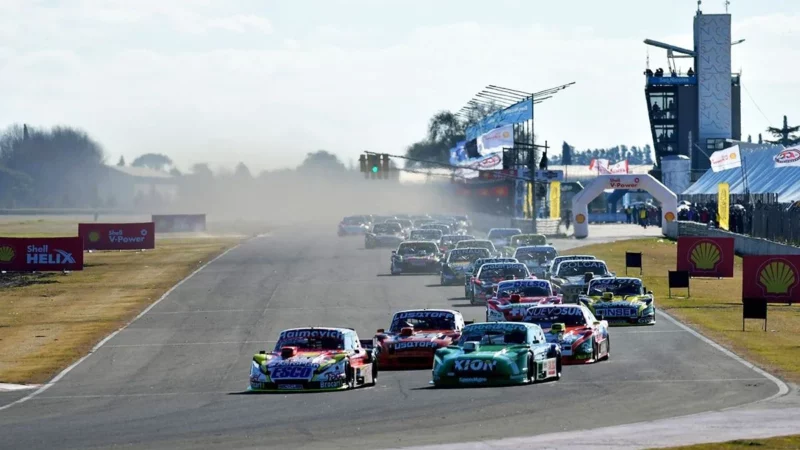 Los fanáticos se preparan para la gran carrera del Turismo Carretera