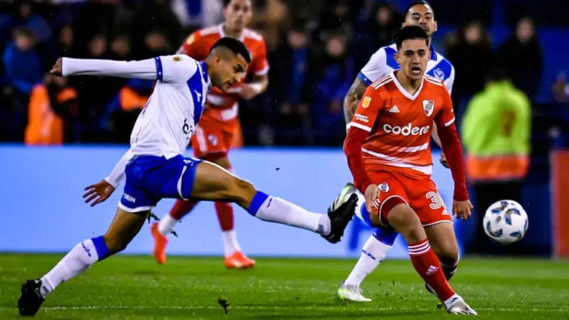 Vélez Sársfield le gana a River Plate