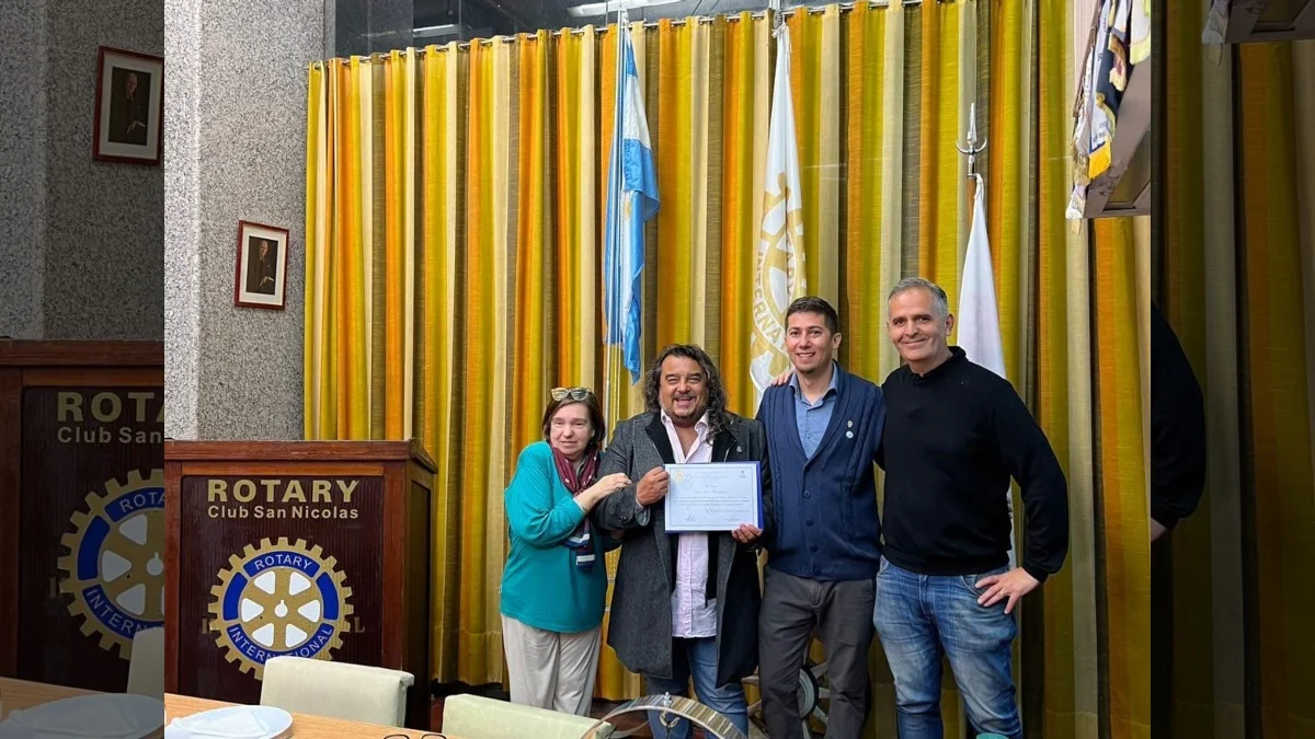 Pedro Bonofiglio, socio honorario de Rotary, recibe su Pin