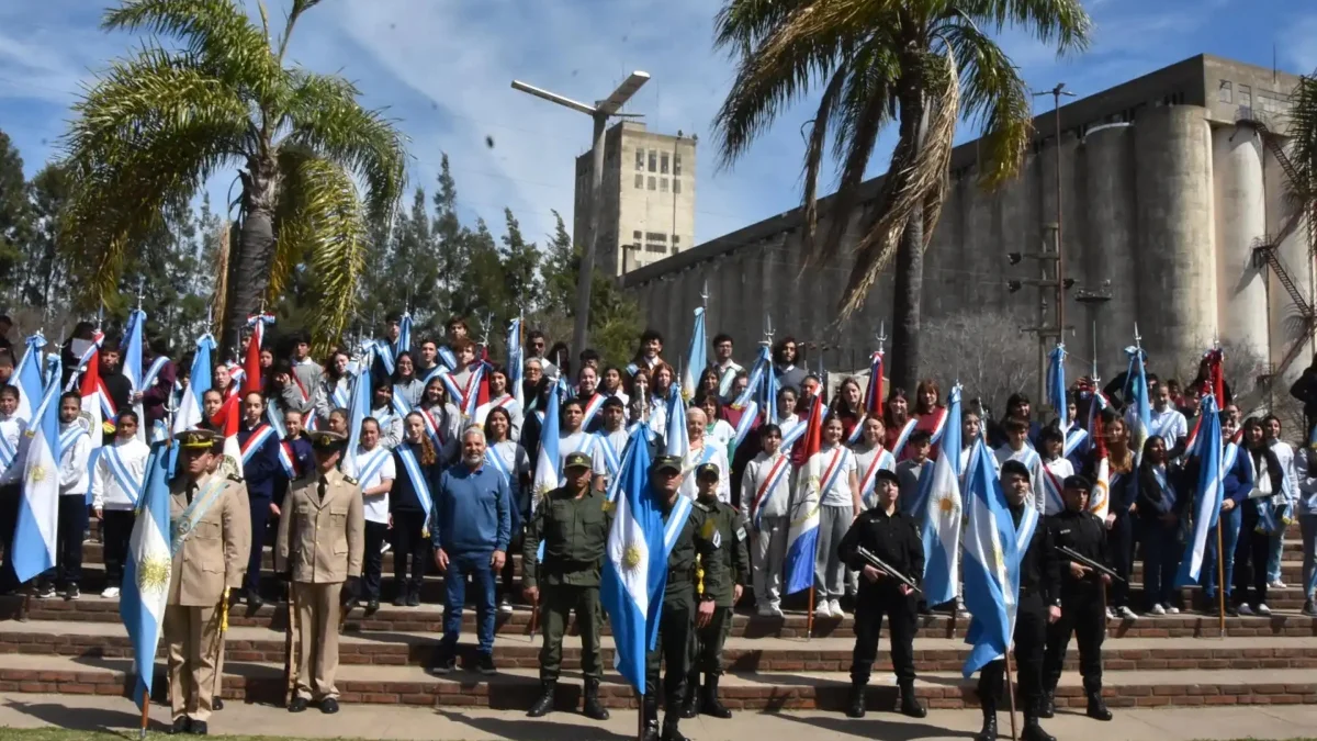 Celebración del Día del Maestro en plazoleta Prefectura Naval Argentina