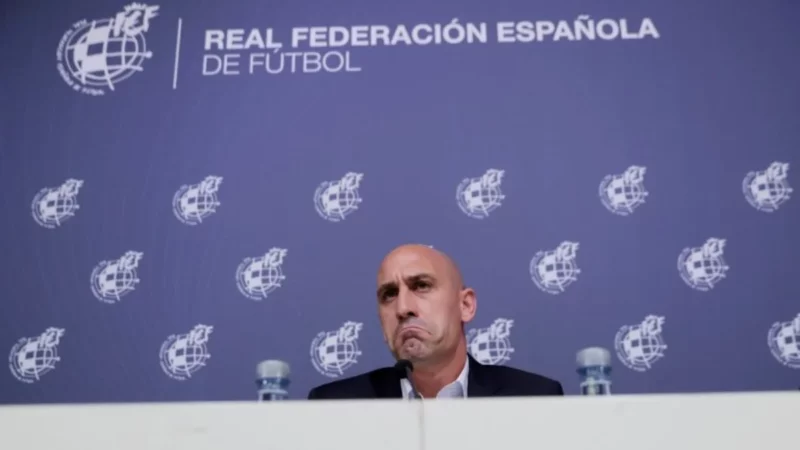 Luis Rubiales renunció como presidente de la RFEF