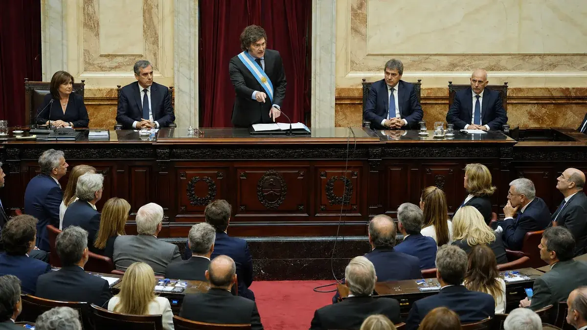 Senado durante las negociaciones por el límite de tierras para extranjeros